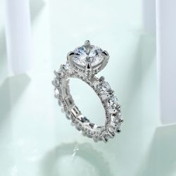 Unique Round Cut Engagement Ring